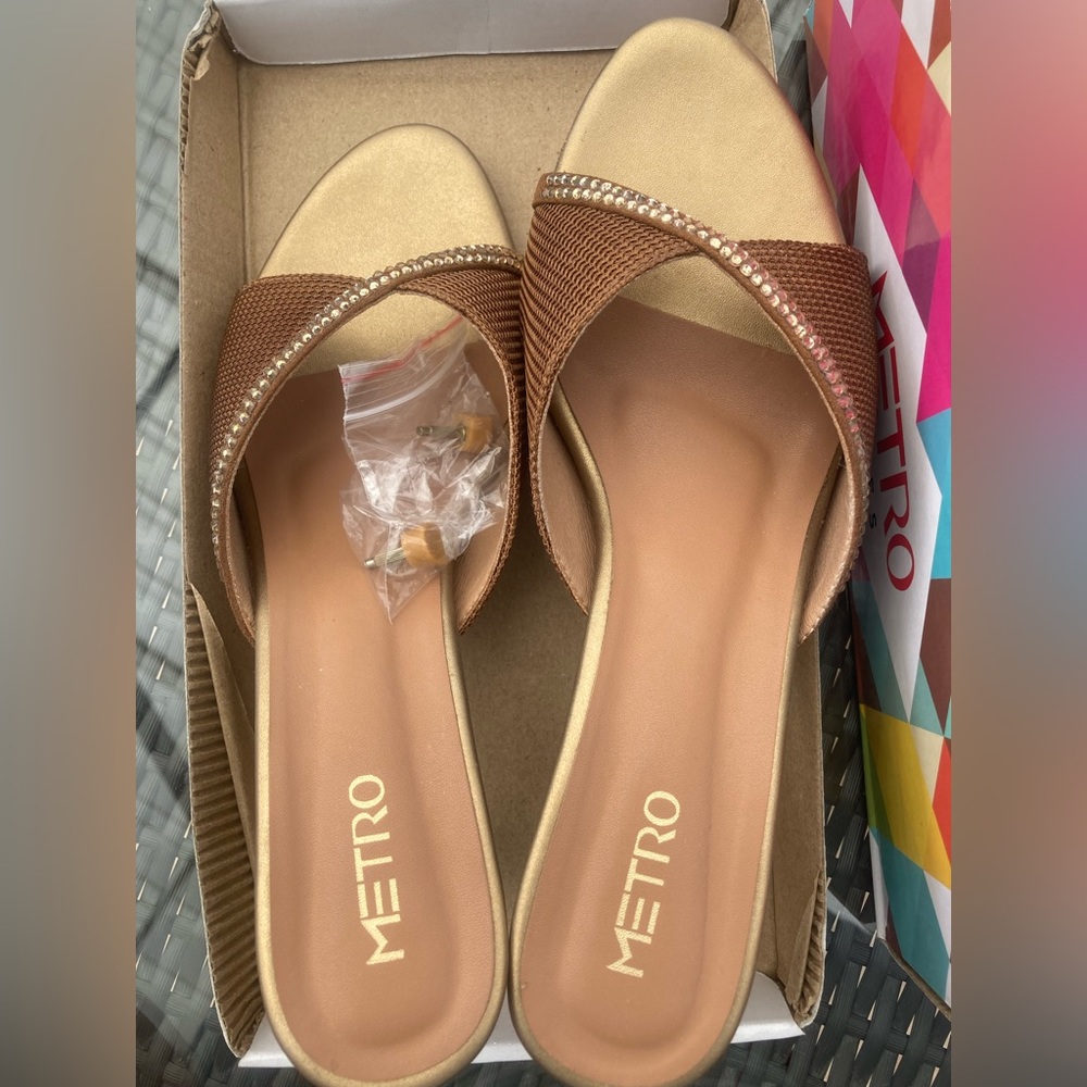 Metro slip on heels NWT - Picture 3 of 5